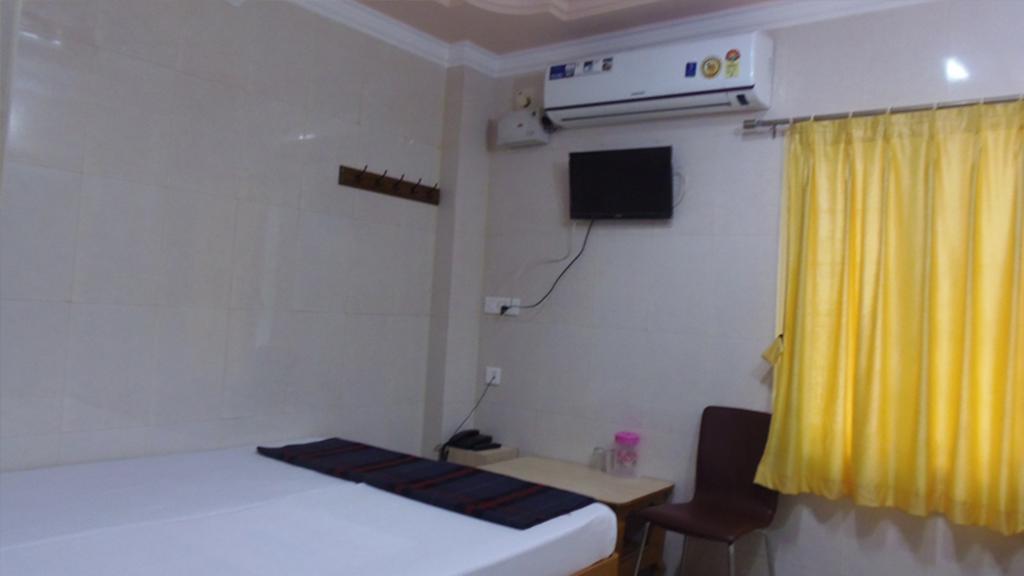 Kvr Deluxe Residency Villa Tirupati Room photo